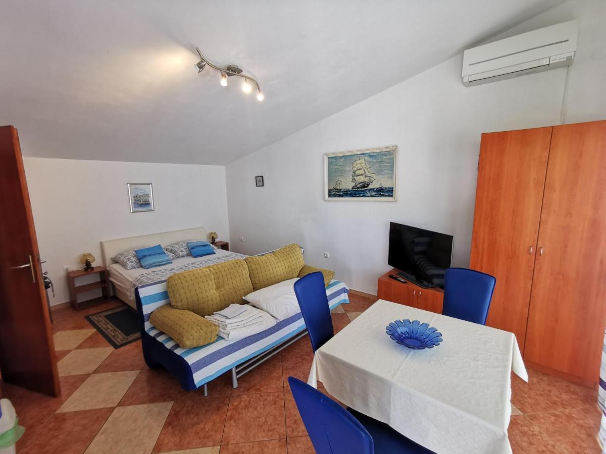 Studio Apartments Jasminka Selce Exterior photo